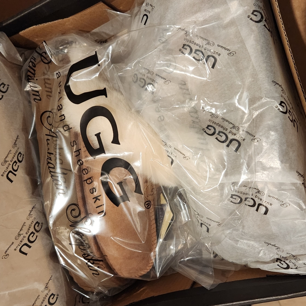 UGG- Premium Platform Scuff- Chestnut - Picture 8 of 8